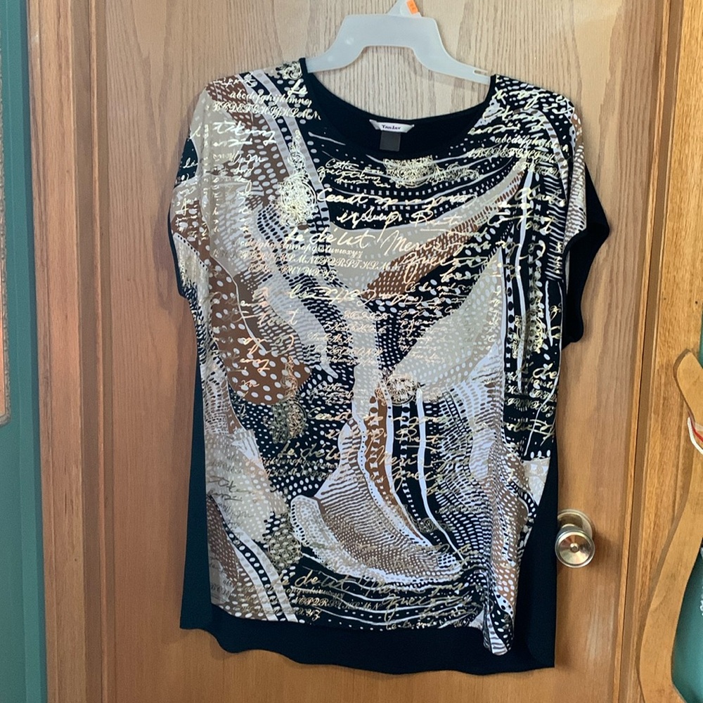 Short sleeve tunic top with gold/black/tan design and all black on the back